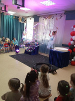 Гигантские мыльные пузыри Гигантские мыльные пузыри.